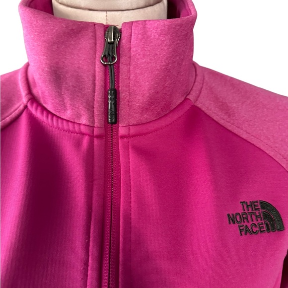 The North Face pink Windwall zip up jacket in Medium. Pockets. - Picture 14 of 15